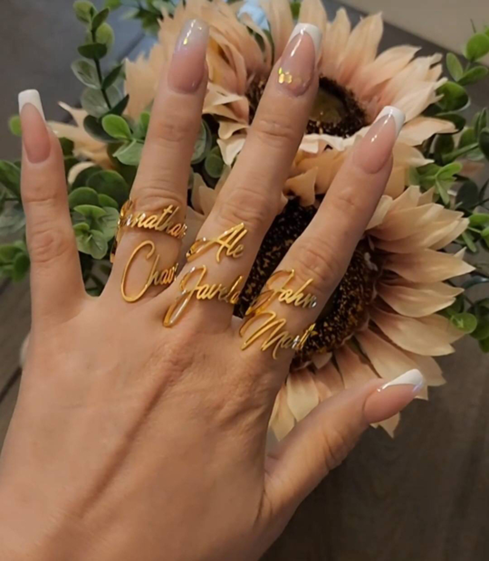 Personalized Custom  Name Ring - đánh giá và giá Wedding Zone